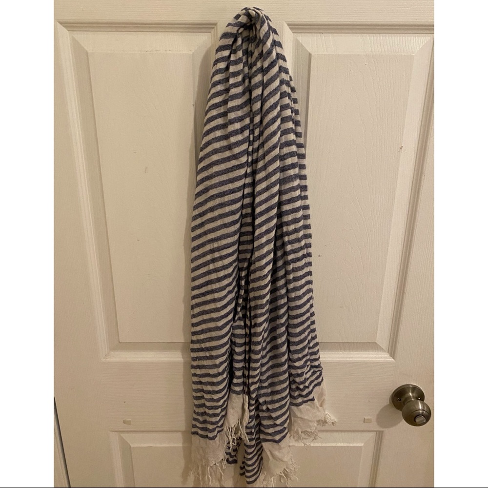 Striped scarf | New | Blue & White | Forever 21 ✨